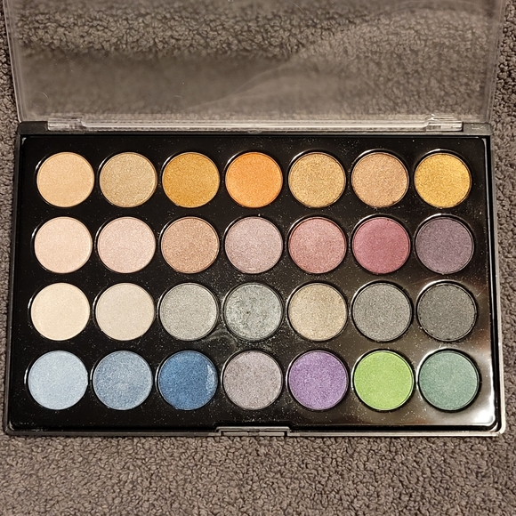 BH Cosmetics Foil Eyes 2 - Picture 1 of 10